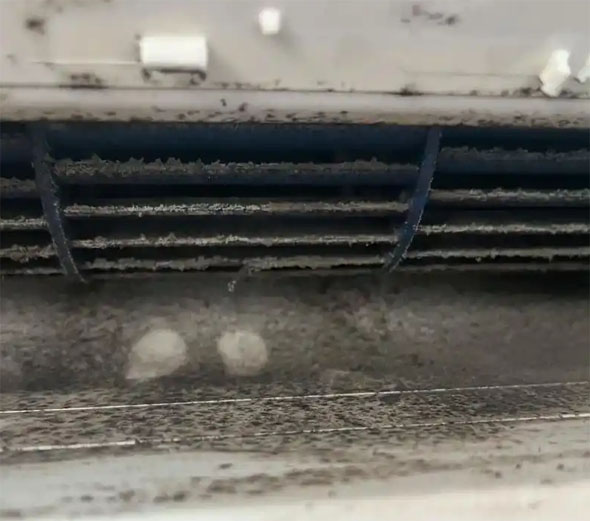 东源空调吹的风有股烧焦味是怎么回事